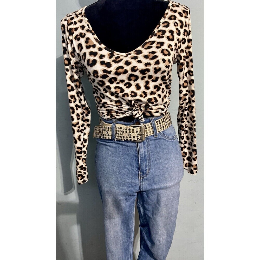 Women’s 3 Piece Outfit SzSm Cheetah Top Studded Belt High Waisted Jeans Sz5 - Picture 2 of 6